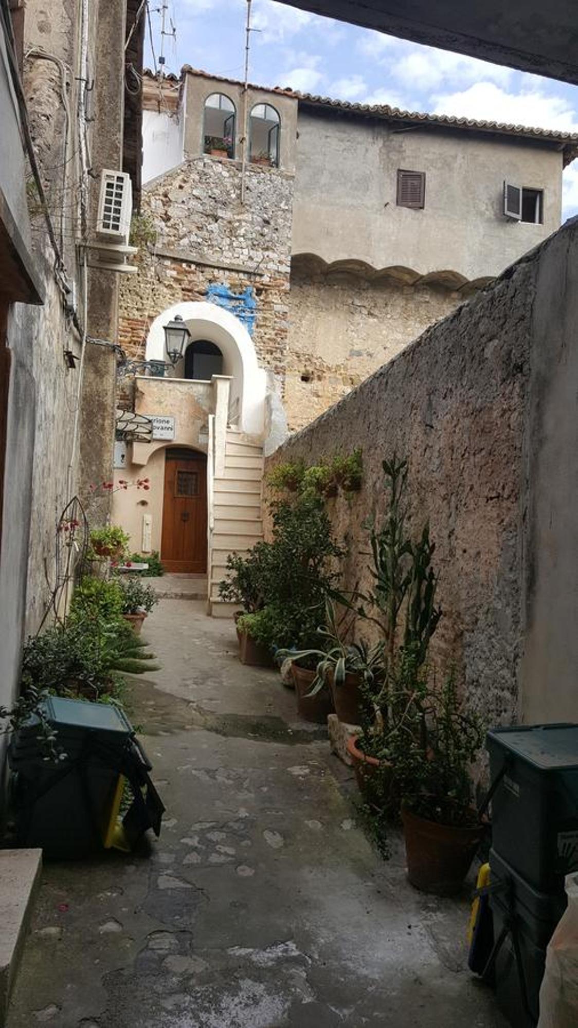 Torrione San Giovanni II Терачина Екстериор снимка